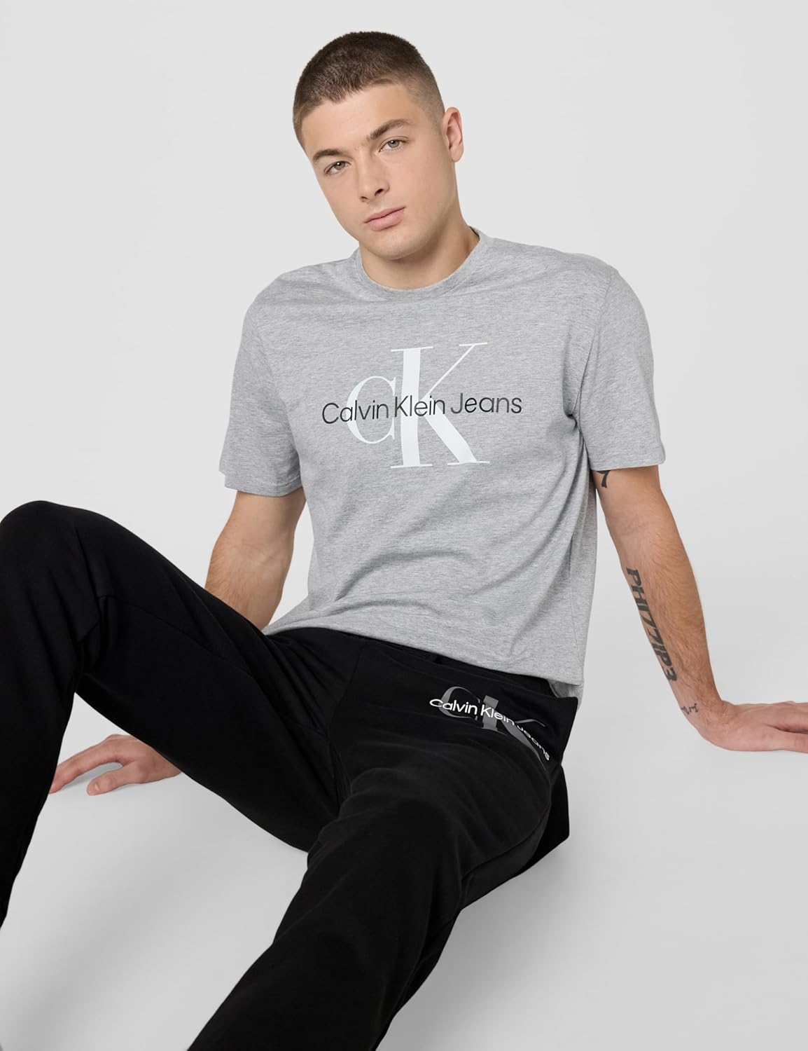 Remera Calvin Klein Gris