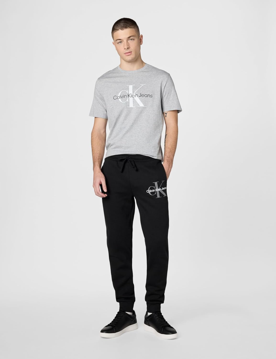 Remera Calvin Klein Gris